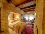 Honeymoon Cave Double room