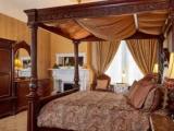 Romantic Canopy Fireplace Double room