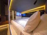 Deluxe Quintuple Family room