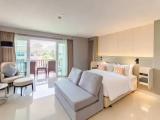 Executive Deluxe Double room with pool view
