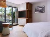 Double Suite pool side