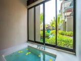 Jacuzzi adult only pool access Deluxe Suite
