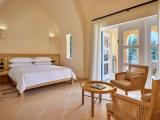 Deluxe Double Guest room with balcony and beachfront