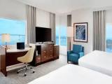 Corner Bay room with city view