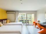 Deluxe Triple room with pool view