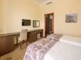 Standard Panoramic Twin room with partial sea view