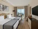 Standard Twin room with sea view