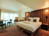 Deluxe Quintuple Family room