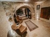 Deluxe Cave Double room