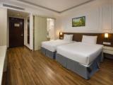Premier Twin room with partial sea view