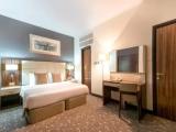 1 Bedroom Deluxe with Kitchenette Double Suite