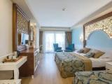 Standard Triple room with partial sea view