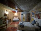 Deluxe Cave Quadruple Family room