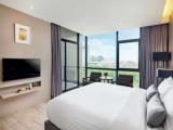 Deluxe with Kitchenette Double room with city view
