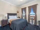 Queen room