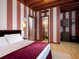 Superior Twin room with canal view