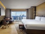 Executive Double room with balcony and Marina Bay view