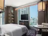1 Bedroom Metropolitan Corner Double Suite Partial Harbor View
