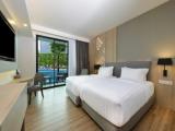 Deluxe Twin room with pool view