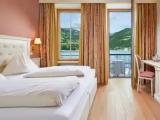 Comfort with AC Double room with balcony and with lateral lake view