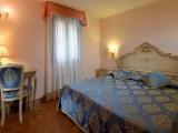 Basic French Double room