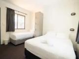 Queen Plus 1 Triple room