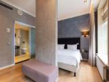 Ruyschen Double Suite with canal view