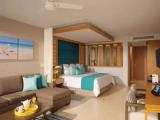 Junior Suite with pool view