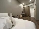 Bathtub Double Suite