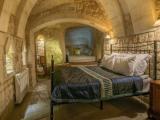 Deluxe Double Cave room