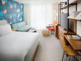 Double room with balcony and Waikiki Skyline View