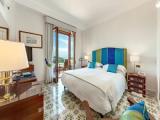 Double room with partial sea view