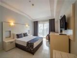 Standard room with land view