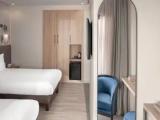 Superior Triple room with street view