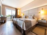 Double room with partial sea view