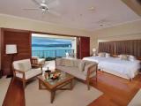 Deluxe Double Club room with ocean view