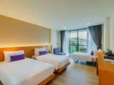Family Triple room with pool view