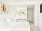 Double room with pool view