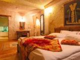 Uzengi Jacuzzi Cave Double Suite