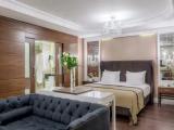 Royal (Deluxe Building) Suite