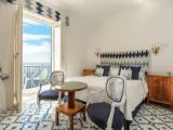Upper Floor Double room with balcony and seafront