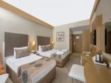 Standard Triple room with pool view