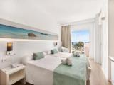 Twin room with sea view