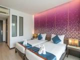 2 Bedrooms Family room with pool view