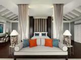 Honeymoon Club Suite