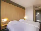 Quintuple room