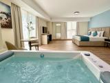 Hot Tub Junior Suite