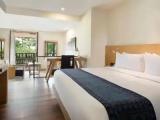 Triple Suite with garden view
