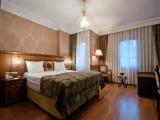 Superior Triple room with city view