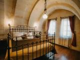 Honeymoon Double Cave Suite